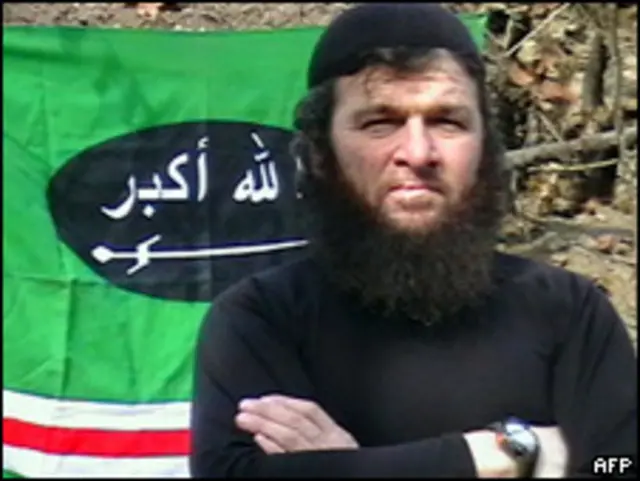 Рахман умаров. Умаров не набирай. Доку хаматович умаров. Чеченский полевой командир доку умаров. Гелаев басаев доку умаров.