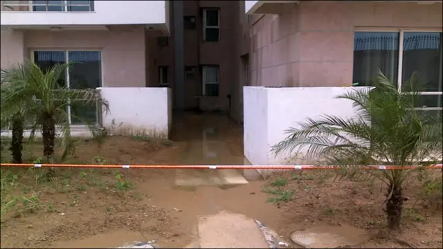 بھارتی وزیر اعظم منموہن سنگھ نے ہنگامی اجلاس طلب کیا ہے جس میں کھیلوں کے انعقاد اور خدشات کے حوالے سے بحث ہو گی۔