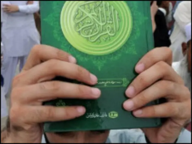 Umat Islam di sejumlah memprotes rencana pembakaran al-Quran