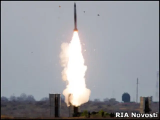 Пуск ракеты зенитно-ракетной системой С-300
