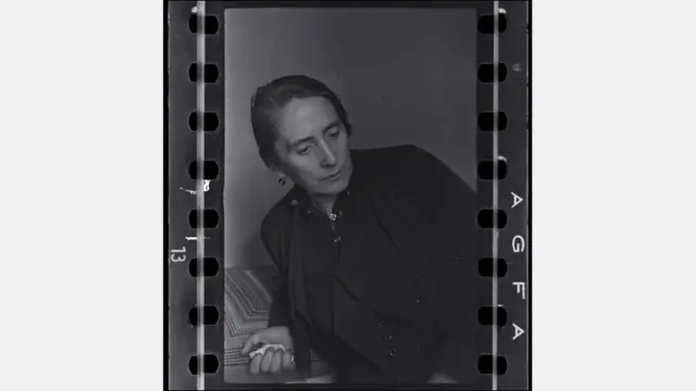 Chim (David Seymour) - Dolores Ibárruri (La Pasionaria), Madrid. Finales de abril - principios de julio, 1936. Negativo (C) Patrimonio de David Seymour / Magnum, International Center of Photography