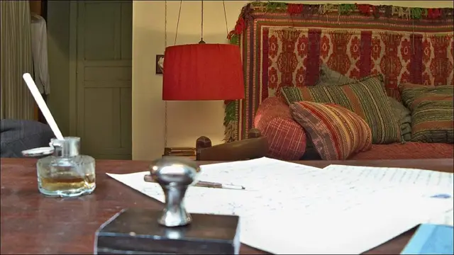 Entre 1925 y 1928 es el período de madurez de la amistad de los genios. La Oda a Salvador Dalí, de Lorca o el Sant Sebastià, escrito por Dalí, son las obras clave de ese reconocimiento mutuo. Habitación utilizada por García Lorca. © Juanjo Robledo
