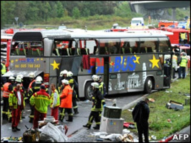 На месте катастрофы автобуса в Германии