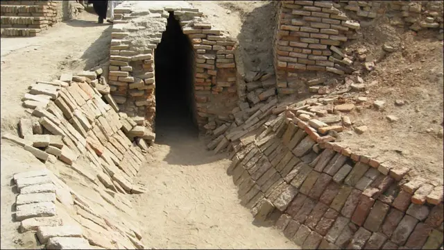 یہ سوئمنگ پول سے پانی کے اخراج کی نالی ہے۔