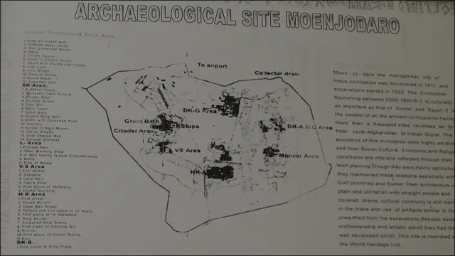 موئن جو دڑو کے بارے میں ماہرین کہتے ہیں کہ یہ پانچ ہزار سال پرانا ہے۔ انیس سو بائیس سے انیس سو اٹھائیس کے درمیاں پہلی بار کھدائی سر جان مارشل کی سربراہی میں ہوئی۔