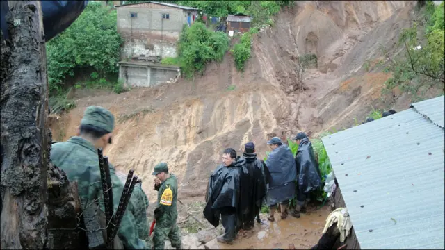 Селище, яке постраждало від зсуву