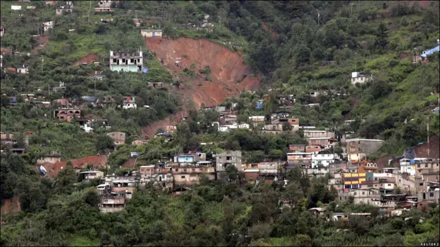Селище, яке постраждало від зсуву
