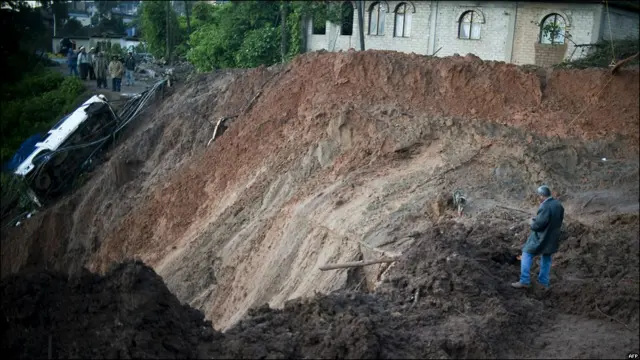 Селище, яке постраждало від зсуву