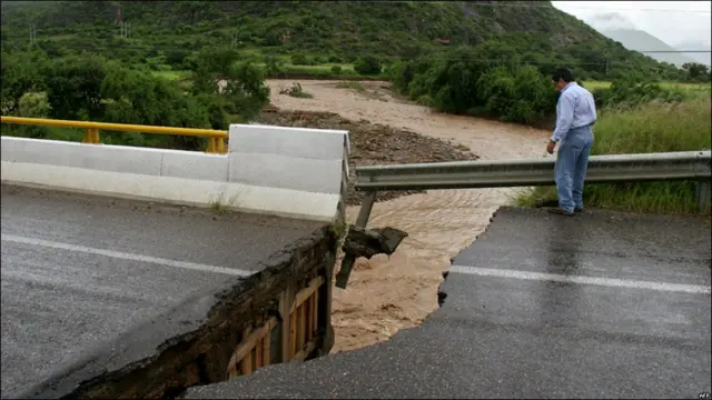 Селище, яке постраждало від зсуву