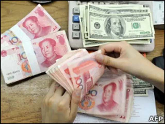 Uang dollar dan yuan