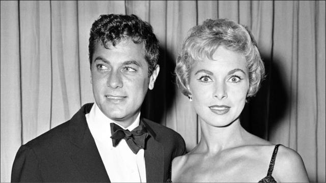 Tony Curtis con su esposa, Janet Leigh, en 1959.