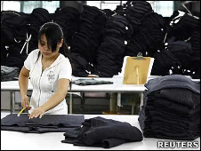 江西赣州某制衣厂的生产车间（22/6/2010）