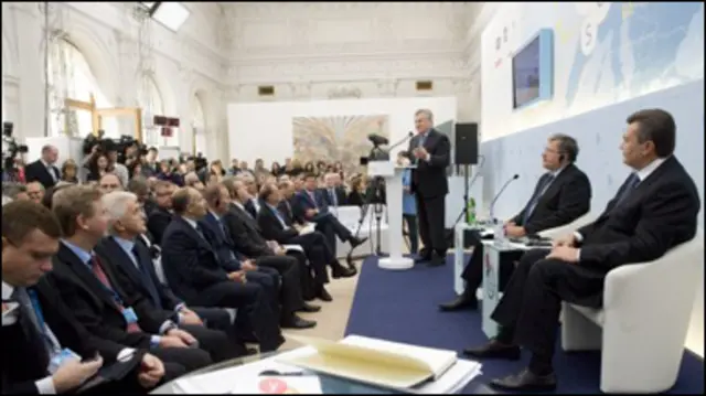 Алєксандр Кваснєвський виступав на Ялтинській конференції і цього року, куди не запросили лідерів української опозиції. Фото з архіву УНІАН. 