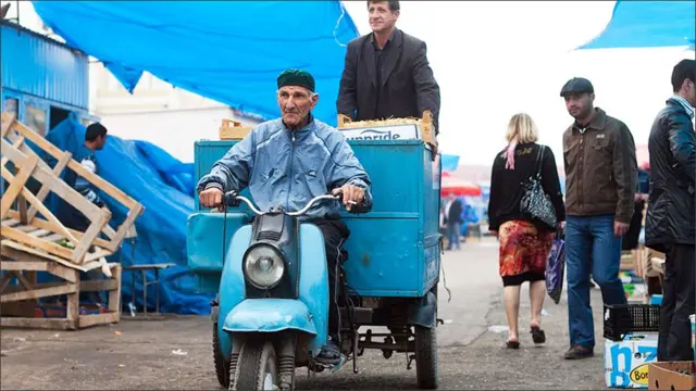 یہ مقامی مارکیٹ ہے جو صبح نو بجے کھلتی ہے اور اس کا شمار مصروف ترین مارکیٹوں میں ہوتا ہے۔ 