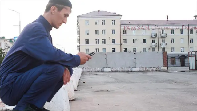 شہر اکثر یہ نعرہ دیکھنے کو ملتا ہے ’رمضان ، تمہارا گروزنی کے لیے شکریہ!‘ 