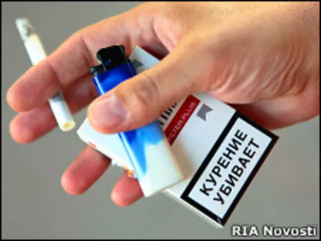 Пачка сигарет с надписью "курение убивает"