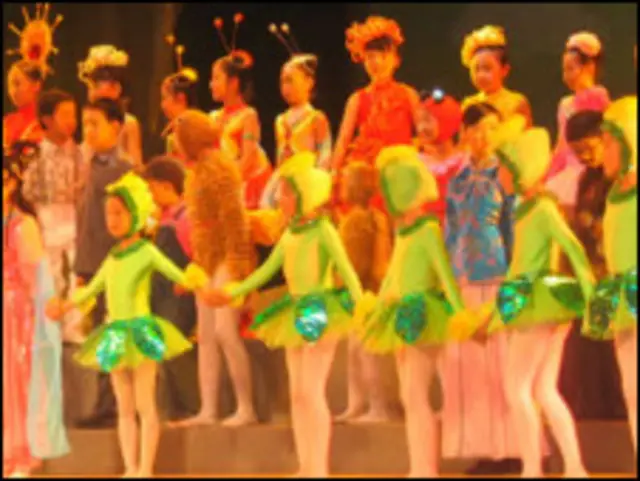 儿童表演（新华社图片）