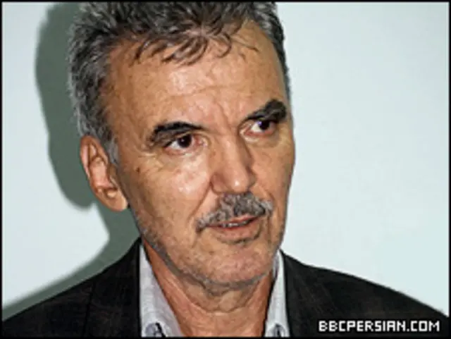 آقای شکورزاده بر این نظر است که تنها بازگشت به خط فارسی می‌تواند مشکلات املا و الفبای زبان تاجیکی را از بین ببرد