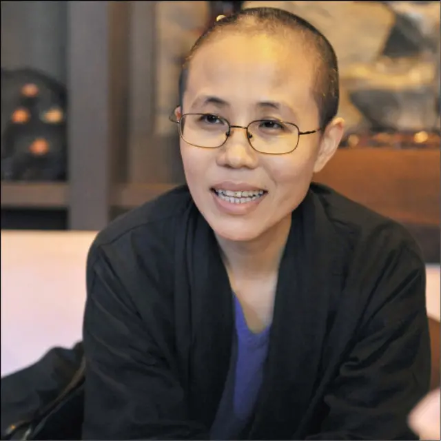 Bà Lưu Hà, bạn đời và người cùng chí hướng của Lưu Hiểu Ba bị cấm gặp nhà báo nên phải gửi lời cảm tạ gián tiếp đến Ủy ban Nobel của Na Uy thay mặt cho chồng, người đang ngồi tù.