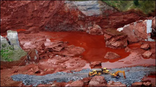 Bùn đỏ đang gây ra thảm họa về sinh thái cho Hungary
