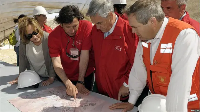 El presidente de Chile, Sebastián Piñera, y el ministro de Minería, Laurence Gauborne.