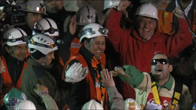 Mario Sepúlveda saluda a su familia