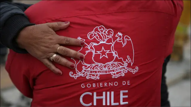 Dan para politisi terkemuka di Cile merayakan kemenangan pertolongan para penambang ini sebagai kampanye ke seluruh dunia.