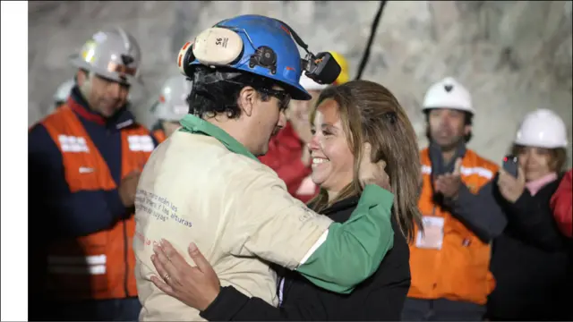 Namun perasaan mengkhawatirkan itu, akhirnya terbayar saat 33 orang penambang itu berhasil dikeluarkan dari dalam tanah sedalam sekitar 700 meter.