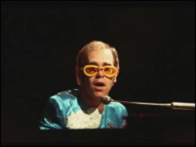 “当代流行音乐听起来都是一个调。”