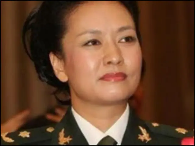 Bà Bành Lệ Viện là ca sĩ mang hàm thiếu tướng Quân Giải phóng