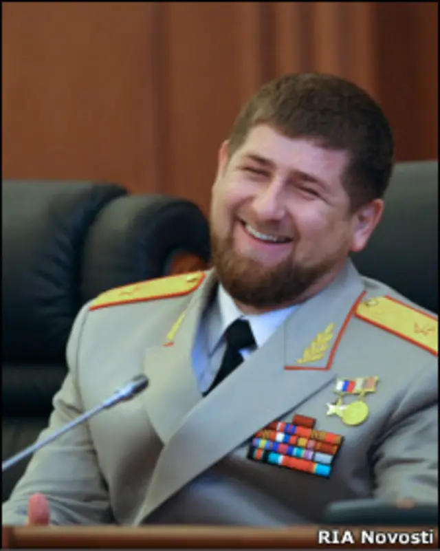 Милицейский кордон у здания парламента Чечни 19 октября 2010 года