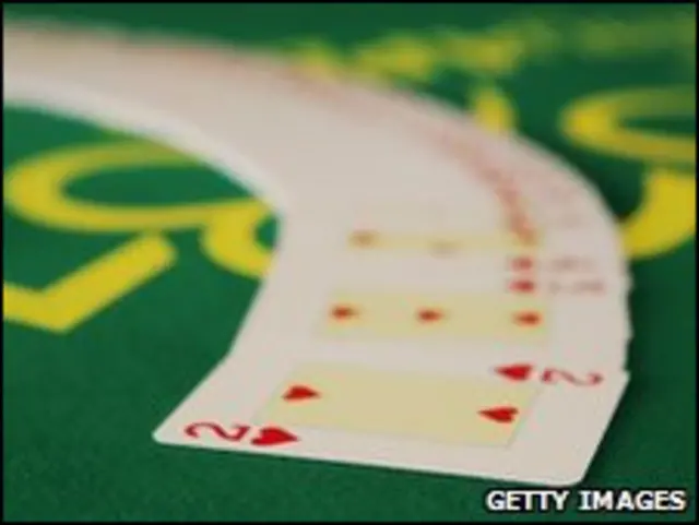 电视上、互联网上赌博广告频繁出现。