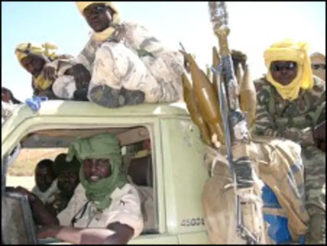 مسلحون تابعون لاحدى الحركات المتمردة في دارفور