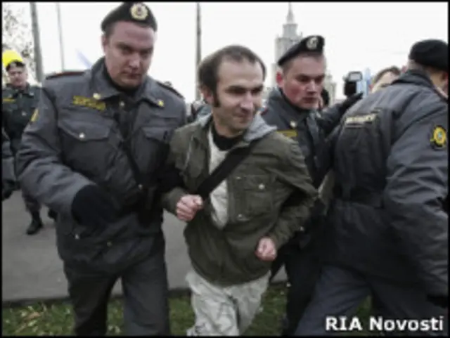 Задержание участника митинга в Москве