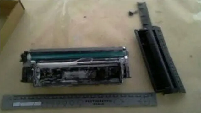 Sebuah tabung printer ''mencurigakan'' yang di temukan di terminal kargo di kawasan East Midlands. 