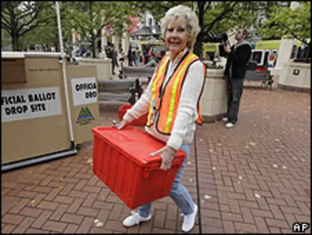 Funcionaria electoral en el estado de Oregon