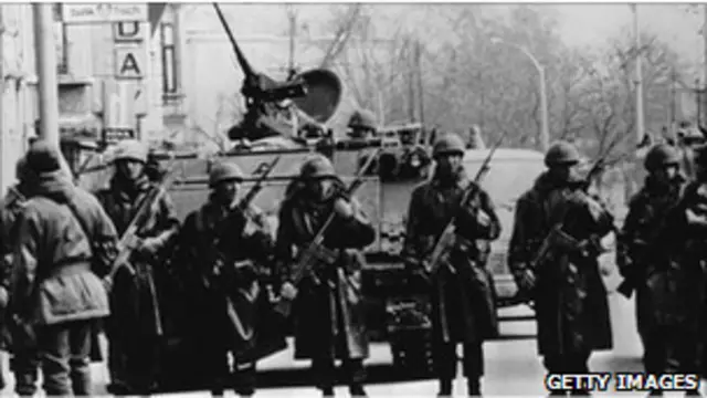 Darbeden sonra yüzbinlerce kişi tutuklandı