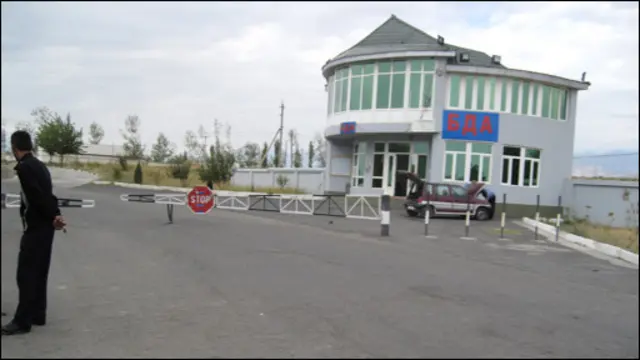 Katta sik bilan eshakda becerdin