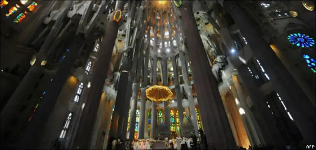 El Papa Consagra El Templo De La Sagrada Familia En Barcelona BBC el-papa-consagra-el-templo-de-la-sagrada-familia-en-barcelona-bbc