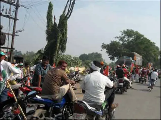 बिहार में मोटरसाईकिल पर प्रचार 