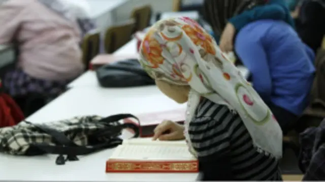 Ученица в исламской школе