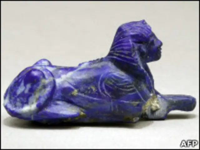 مجسم لكلب من البرونز