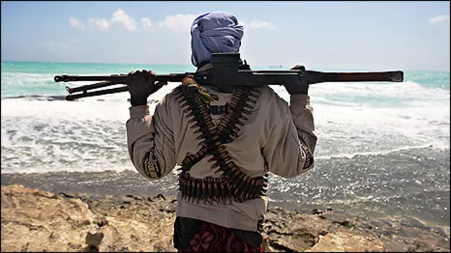 सोमालिया के समुद्री लुटेरे अत्यंत संगठित तौर पर काम कर रहे हैं.