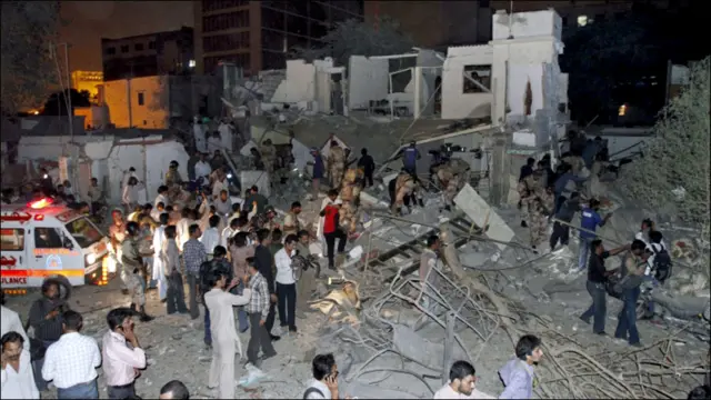 سی آئی ڈی سینٹر کے پیچھے واقعے پولیس کی رہائشی کالونی کے علاوہ سینٹر کے سامنے واقع بیس سے زائد گھر بھی متاثر ہوئے جن میں سے کئی منہدم ہوگئے ہیں۔