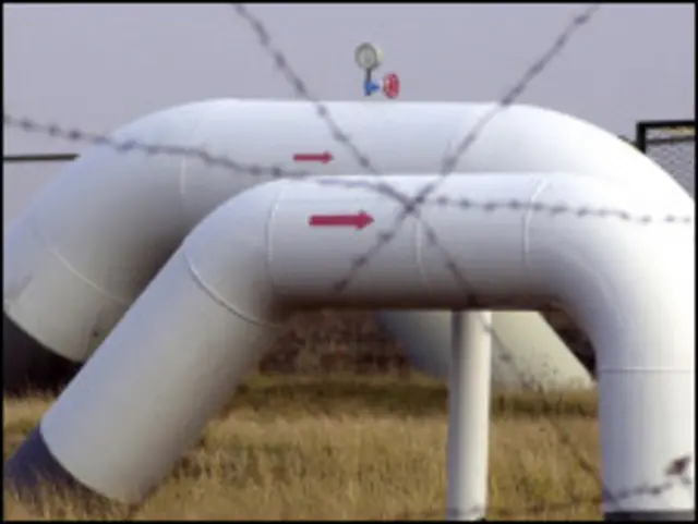 د افغانستان د کانونو وزير د افغانستان او پاکستان ترمنځ د داسې يو بل تړون د لاسيليکولو خبره هم وکړه چې له مخې به يې د دواړو هيوادونو تر منځ د ۲۰۱۱ کال تر پايه ترانزيتي تعرفو څرنگوالى هم جوت شي .