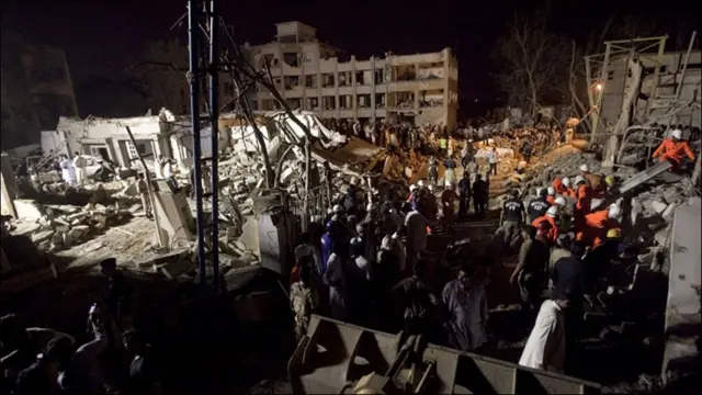 دھماکے کے چند قدم کے فاصلے پر وزیر اعلیٰ ہاؤس واقع ہے اور ایک کلومیٹر کے فاصلے پر دو فائیو سٹار ہوٹل، امریکی قونصل خانہ اور کراچی کلب کی عمارت موجود ہے۔