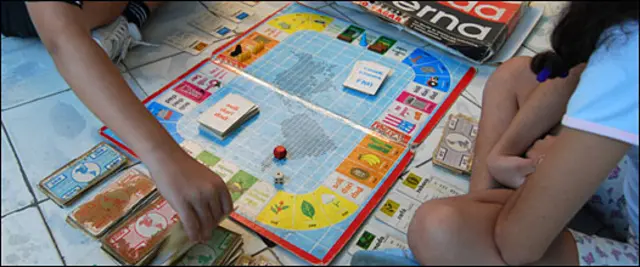 Niños jugando Deuda Eterna Foto: Raquel Pérez