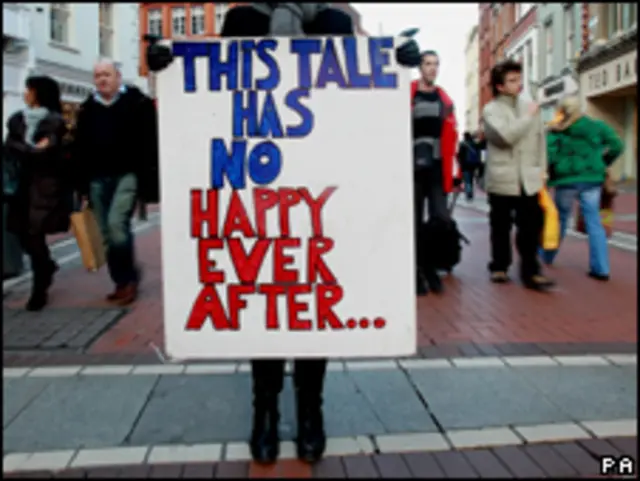 Manifestante contra plano de cortes do governo
