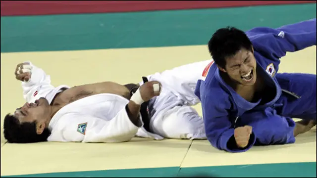 Шокир Мўминов Жанубий кореялик рақибини енгганидами...?