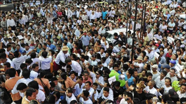 Pendukung Aung San Suu Kyi